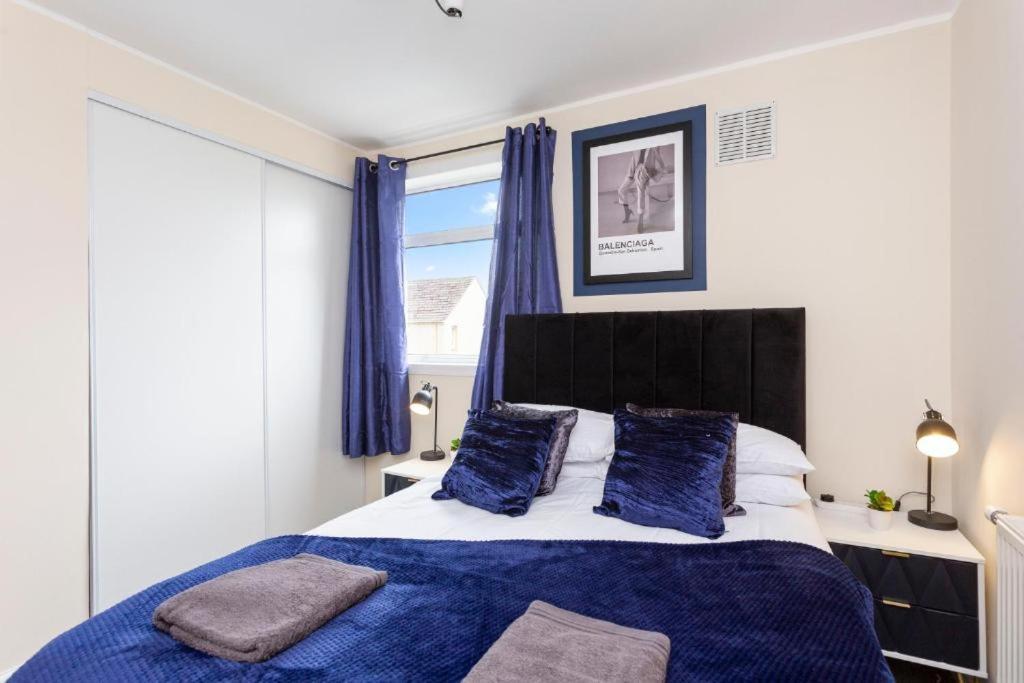 Stylish 3 Bed Abode-parking And Garden Appartement *